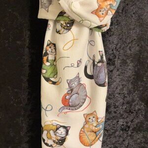 Cat lover: STAY PUT Colorful Kittens Playing Yarn Decorative tea Towel